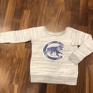 Women’s Cubs sweatshirt.